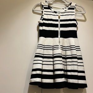 Elisa B black and white party dress with front zipper with a Pearl pull. Size 12